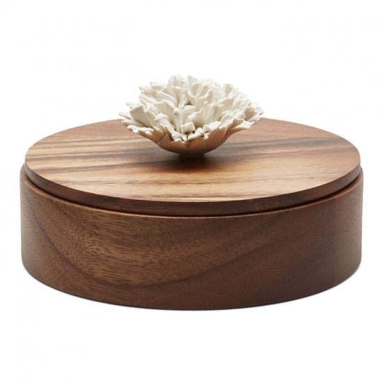 THUAN | Boîte décorative en bois d'acacia ornée d'une fleur en céramique