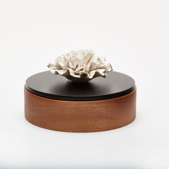 CHAN | Wooden box with porcelain Celosia flower