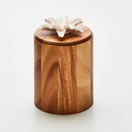 TIBU L | Boîte décorative en bois d'acacia ornée d'une fleur en  céramique