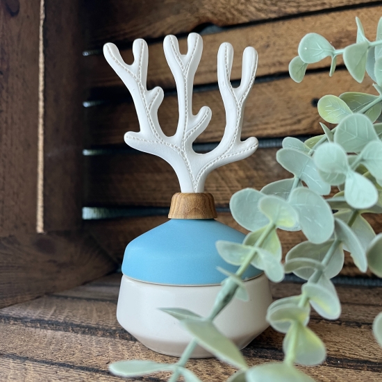 CORAL BLUE & WHITE | Porcelain and acacia wood fragrance diffuser vase