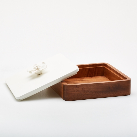 EPOK XL | Decorative acacia wood box decorated with a ceramic flower