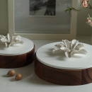 OKO | Decorative acacia wood box decorated with a ceramic flower