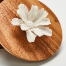 NAMOU | Decorative acacia wood box decorated with a ceramic flower