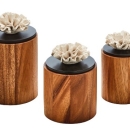 CYLA M | Boîte décorative en bois ornée d'une fleur en porcelaine