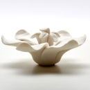 KANA | Boîte décorative en bois ornée d'une fleur de Jasmin en porcelaine