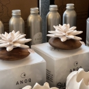 LOTUS DES INDES | Porcelain and acacia wood fragrance diffuser for indoor use