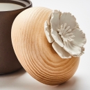 PHAO S | Decorative ceramic and wood box decorated with a porcelain flower