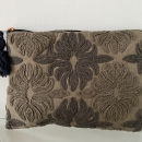 POCHETTE MAGGY  | Pochette brodée avec pompon